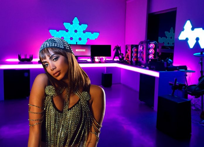 A-cantora-Anitta-videos-de-jogos-para-facebook-em-outubro A cantora Anitta fará vídeos de jogos para facebook em outubro