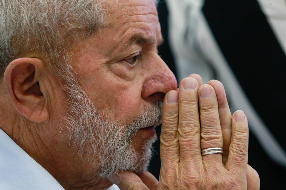 Ex presidente Lula diz que governo Bolsonaro ‘converteu coronavírus em arma de destruição de massa’