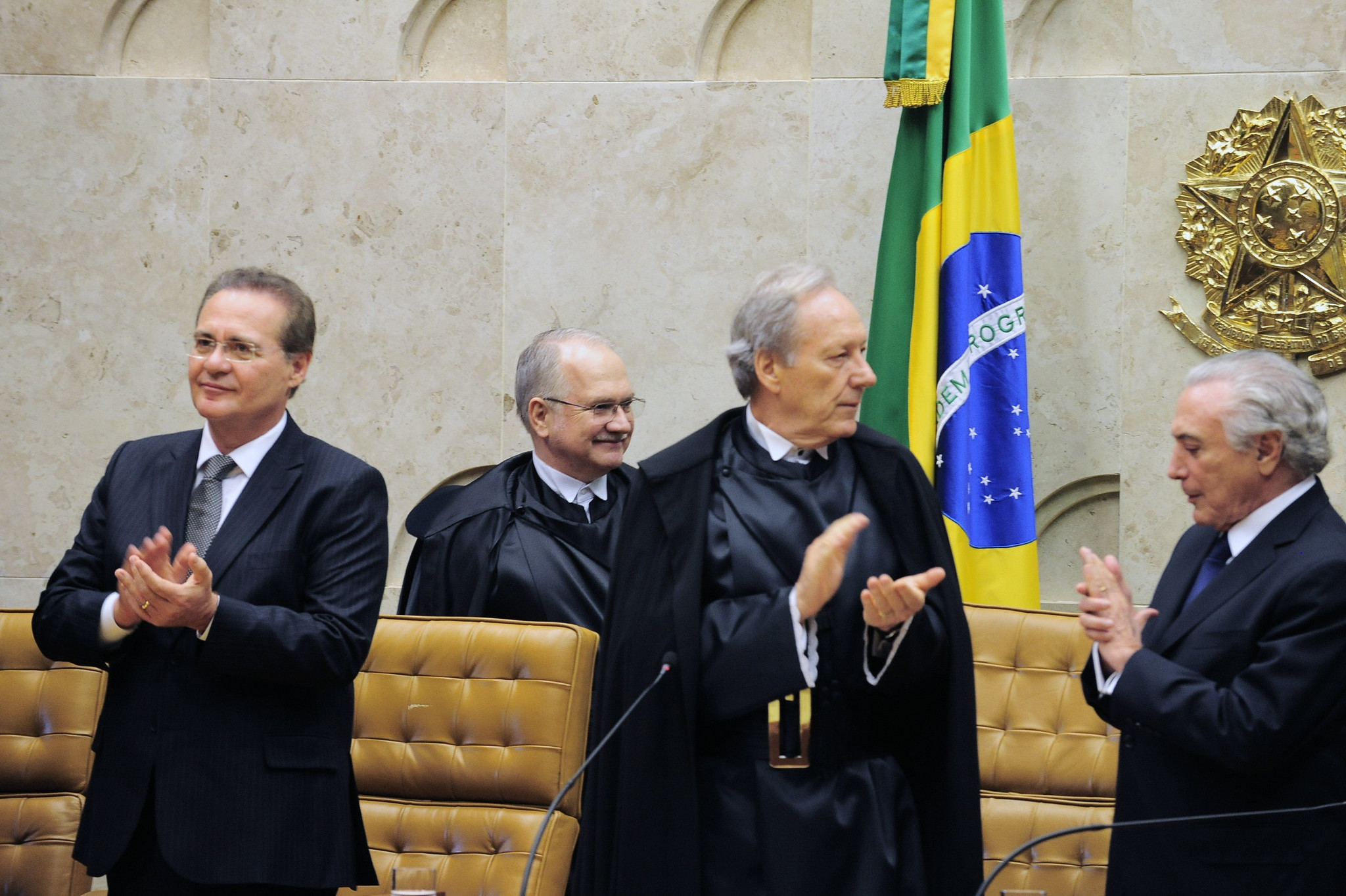 Celso de Mello mantem voto “Bolsonaro deve depor em dia, hora e local definido pela Polícia”