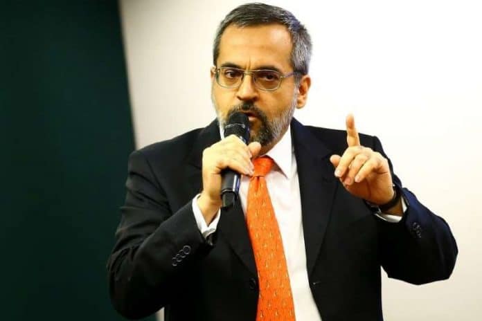 Ex-ministro-da-Educação-Abraham-Weintraub-é-reeleito-diretor-executivo-do-Banco-Mundial Ex-ministro da Educação Abraham Weintraub é reeleito diretor-executivo do Banco Mundial