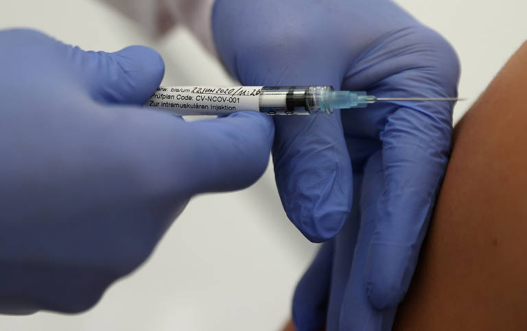 Ministério da Saúde desmente a si mesmo e nega compra de vacina chinesa