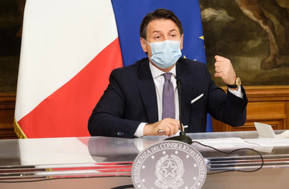 Premiê da Itália contraria conselho e prevê vacina para dezembro