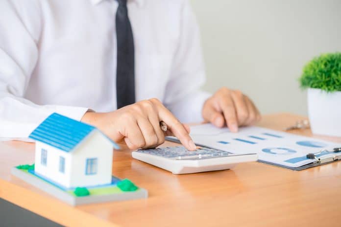 Real estate broker agent presenting and consult to customer to d