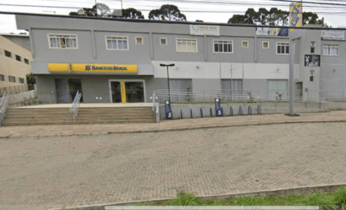 Agência do Banco do Brasil é alvo de bandidos na Grande Curitiba Agência do Banco do Brasil é alvo de bandidos na Grande Curitiba