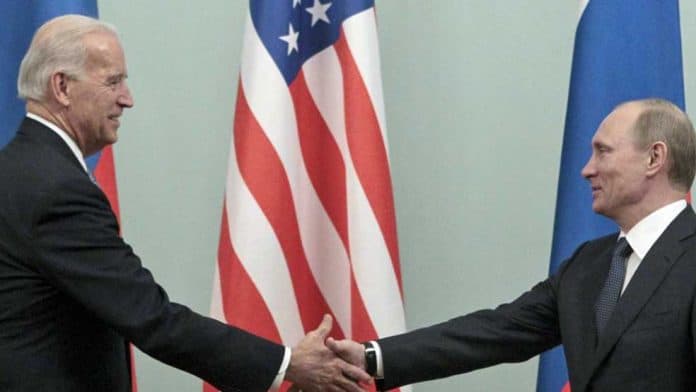 Putin parabeniza Biden por vitória sobre Trump em eleição Putin parabeniza Biden por vitória sobre Trump em eleição