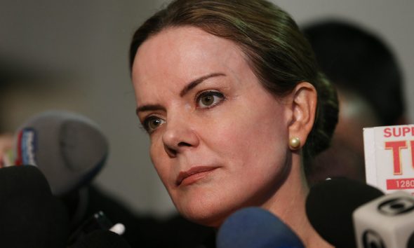 Gleisi Hoffmann denuncia anistia para golpistas e reforça compromisso do STF com a democracia